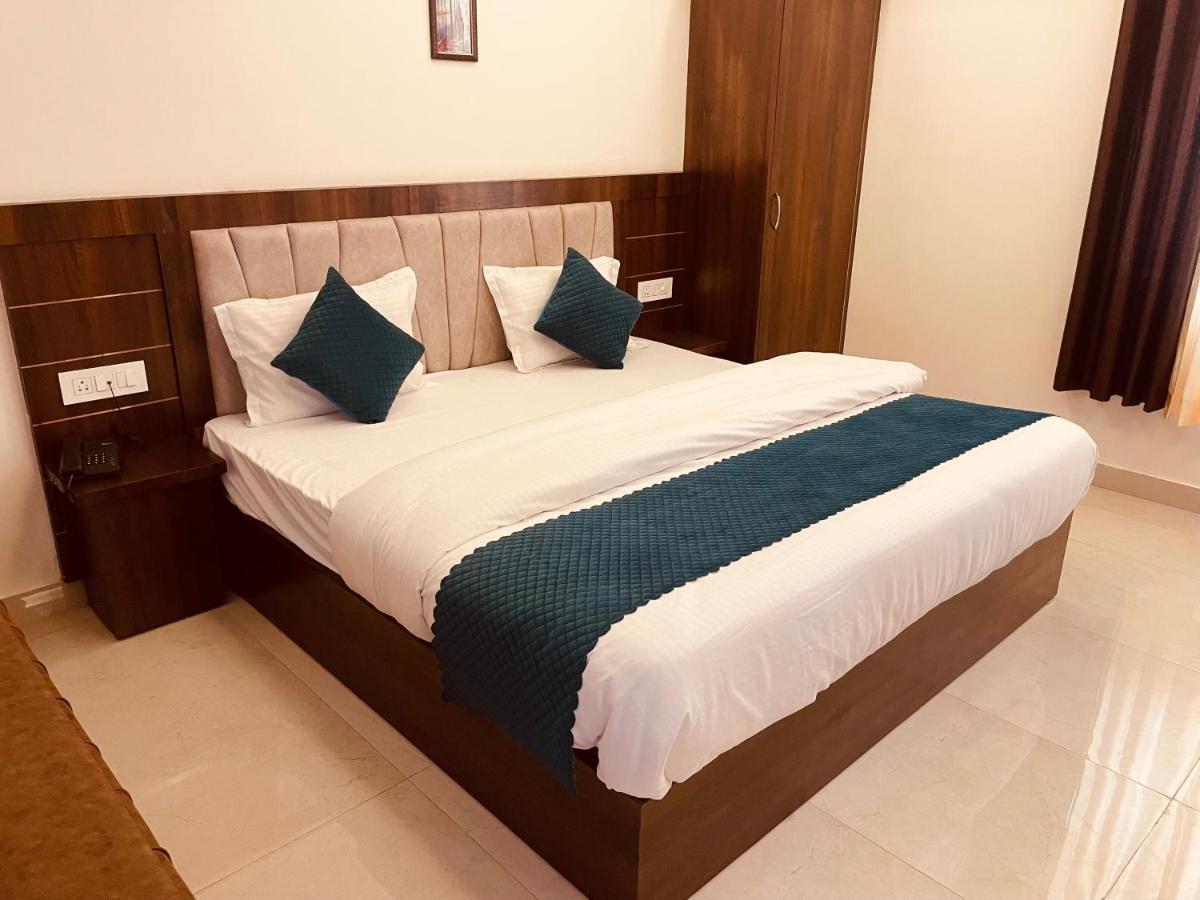Divine Ganga - Luxury Comfort ! Travellers Delight ! Budget Friendly ! Prime Location ! Guest Favourite Haridwār Exterior foto